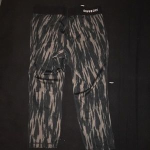 Dri-fit capri workout leggings